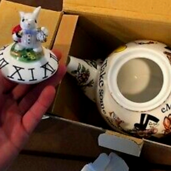Alice in Wonderland Tea set. Cardew design. - Picture 2 of 5